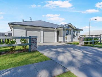 Low Maintenance Custom Built Near New Home Perfect Downsizer