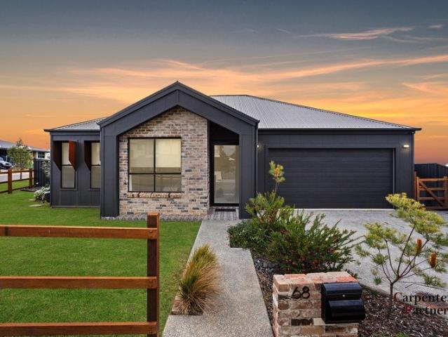 Bespoke Designer Home With Heated Pool!