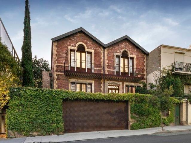 Bespoke Designer Living in a Private Compound