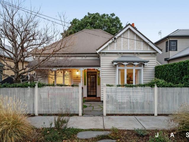 Bespoke Family Living With A Heritage Heart