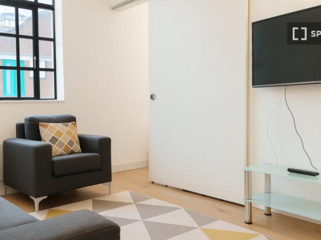 Bespoke Goldsmith, 16 16a Baldwins Gardens, London, EC1N 7RJ, United Kingdom | 1 bed apartment for rent #168104613 | Rentberry