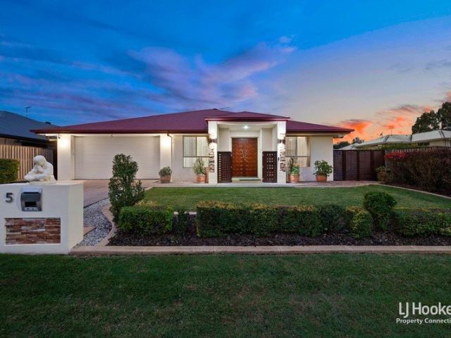BESPOKE LUXURY. TIMELESS DESIGN. AN EXCEPTIONAL FAMILY SANCTUARY