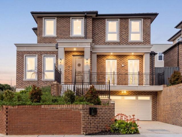 Bespoke Luxury in an Elevated Templestowe Setting