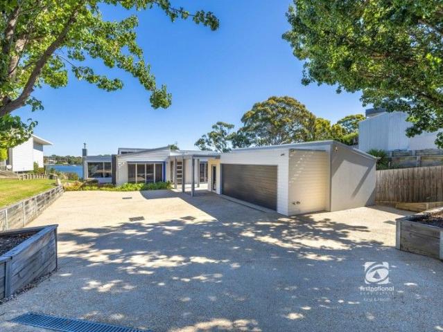 BESPOKE LAKESIDE LIVING