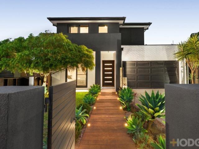 BESPOKE LIVING ON THE EDGE OF IT ALL