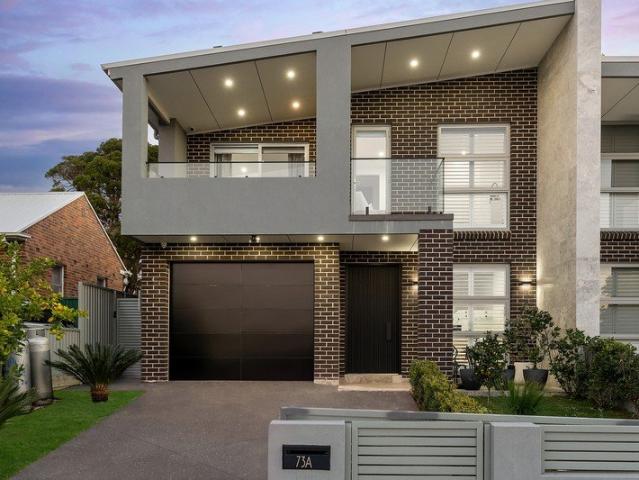 Bespoke turnkey duplex for exquisite entertaining