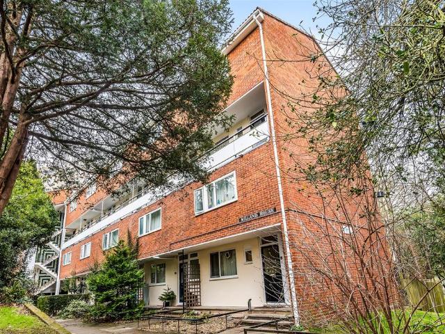 Bessborough Road, Roehampton SW15 4 bed flat to rent £2,400 pcm £554 pw