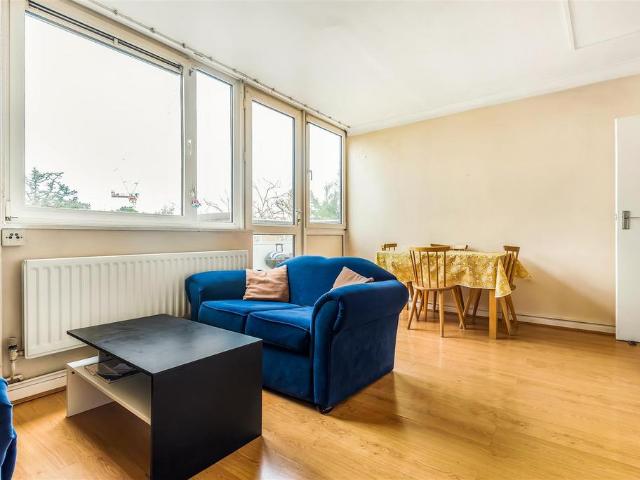 Bessborough Road, Roehampton SW15 4 bed flat to rent £2,500 pcm £577 pw