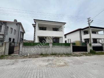 Bess'den Emirdağ'da İnkilap Mahallesi'nde Satılık 6+2 Villa