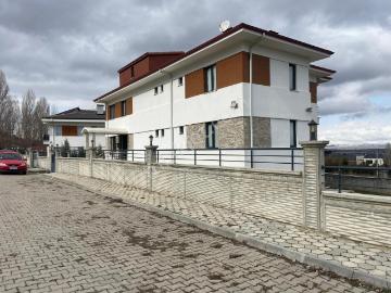 Bess'den Karabayır'da Doğa Manzaralı Satılık 6+2 Villa