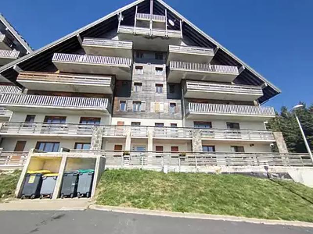 Besse et Saint Anastaise 63610 Achat / Vente appartement 2 pièces t2 piscine