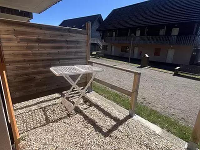 Besse et Saint Anastaise 63610 Achat / Vente appartement 2 pièces t2 piscine terrasse