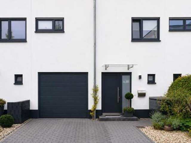 Besser als Wohnung Stadthaus mit Garten & Garage