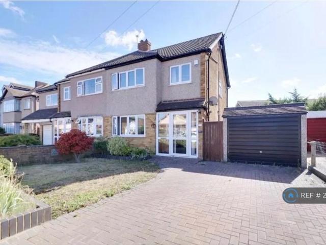 Betterton Road, Rainham, RM13 3 bed semi detached house to rent £2,400 pcm £554 pw