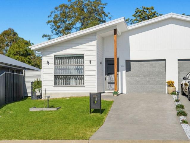 Better Than New Beautifully Enhanced Duplex in Andari Estate