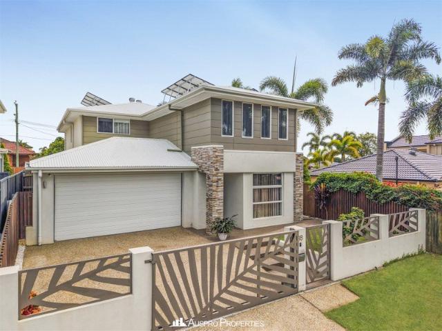 Better Than New Luxury Family Living in Prestigious Underwood