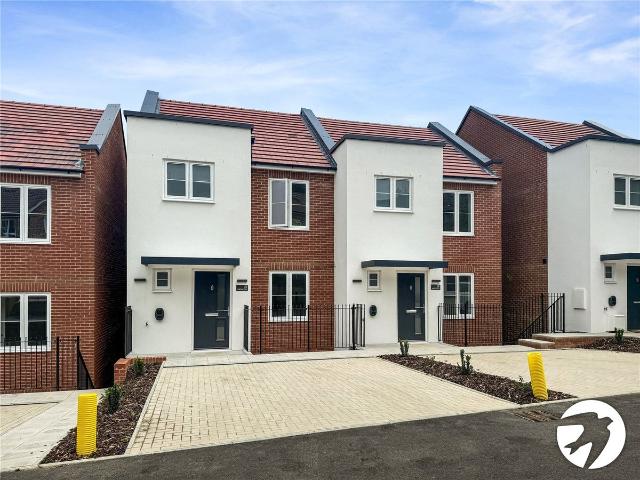 Betteridge Close, Chatham, Kent ME5, 4 bed semi detached house to rent, £2,300 pcm | PrimeLocation