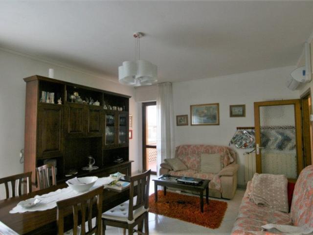 Bettolle vendesi appartamento arredato di mq 126 posto al pi. 126m² Bettolle