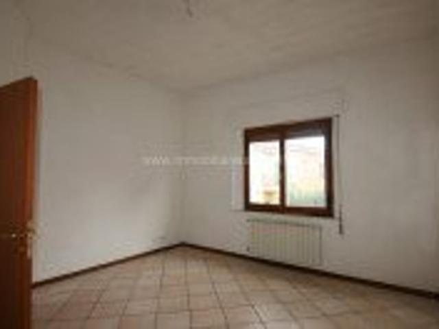 Bettolle vendesi appartamento di mq 84 posto al piano primo. 84m² Bettolle