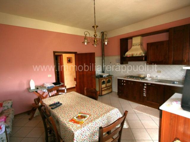 Bettolle vendesi in campagna porzione di casale capotesta di. 240m² Bettolle
