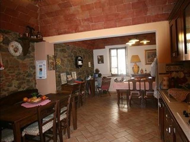 Bettolle vendesi terratetto nel centro storico completamente. 5m² Bettolle