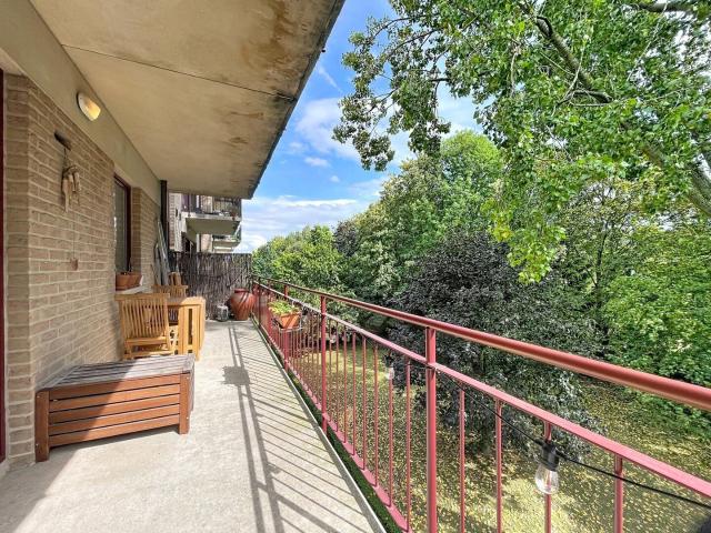 Between Stockel & Shopping: superb 4 BR 155m² EPB C to visit