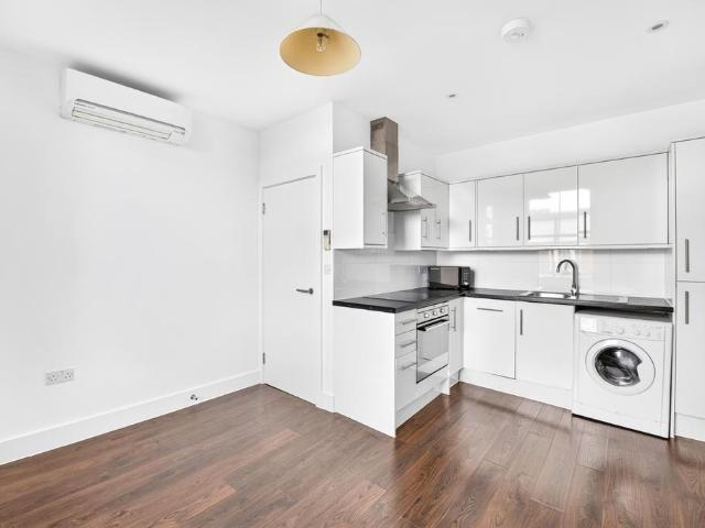 Bethnal Green Road, Bethnal Green. 1 bed flat to rent £1,800 pcm £415 pw