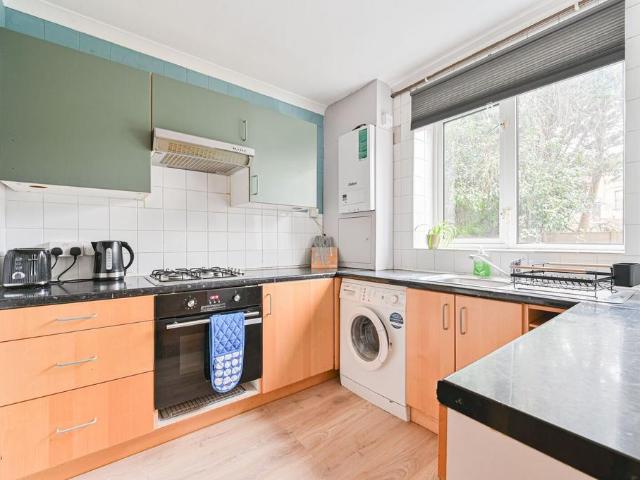 Bethwin Road, Camberwell, London, SE5 3 bed maisonette to rent £3,000 pcm £692 pw