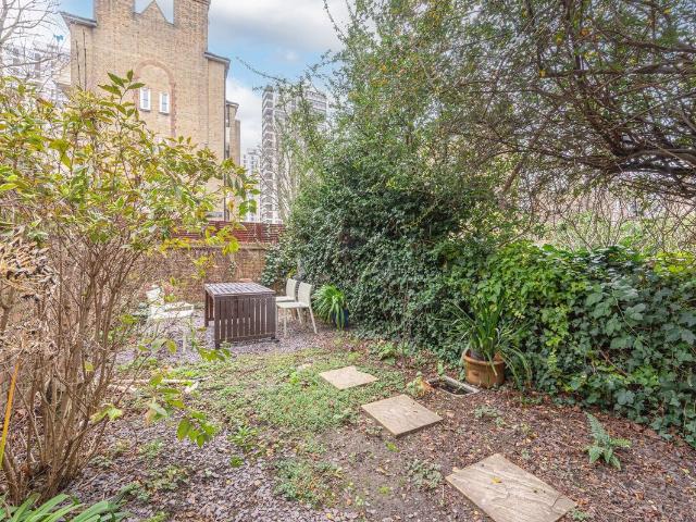 Bethwin Road, Camberwell, London SE5, 3 bed maisonette to rent, £3,000 pcm | PrimeLocation
