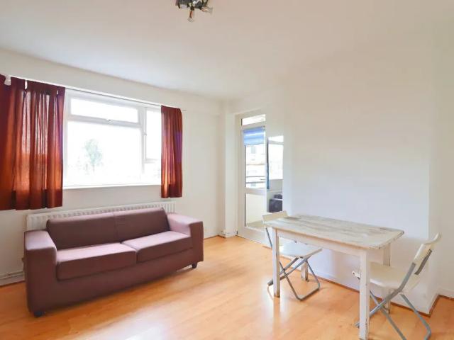 Betony Close, Croydon CR0, 4 bed flat to rent, £1,800 pcm | PrimeLocation