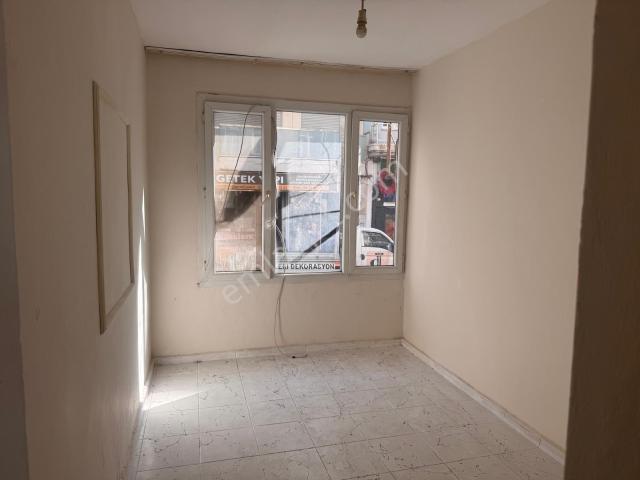 Betonyol Şükrü Saraçoğlu Caddesinde Bakımlı Bahçeli 2+1 Daire