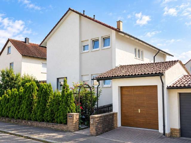 Beutelsbach, Einfamilienhaus mit Garten und Garage. 5 Gehminuten Ortsmitte, verfügbar