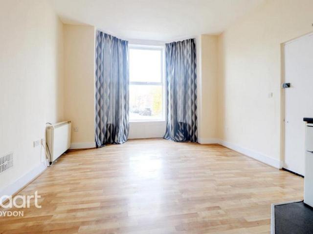 Beulah Road, THORNTON HEATH Studio to rent £900 pcm £208 pw