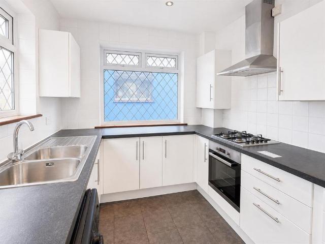 Bevendean Crescent, Brighton 6 bed house to rent £3,120 pcm £720 pw