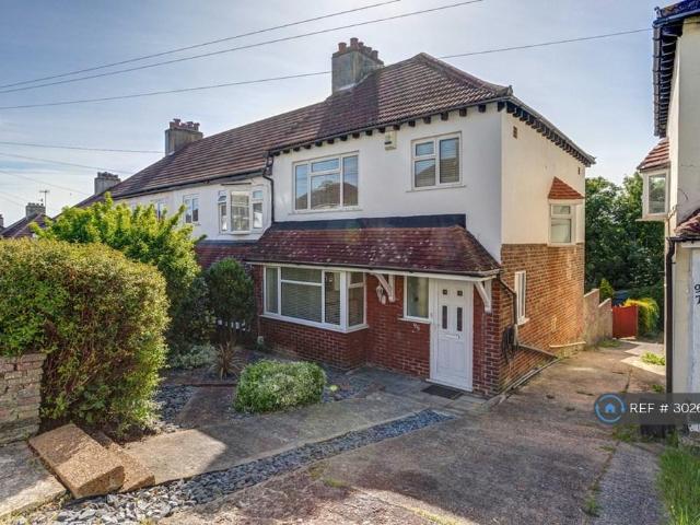 Bevendean Crescent, Brighton, BN2 3 bed semi detached house to rent £2,097 pcm £484 pw