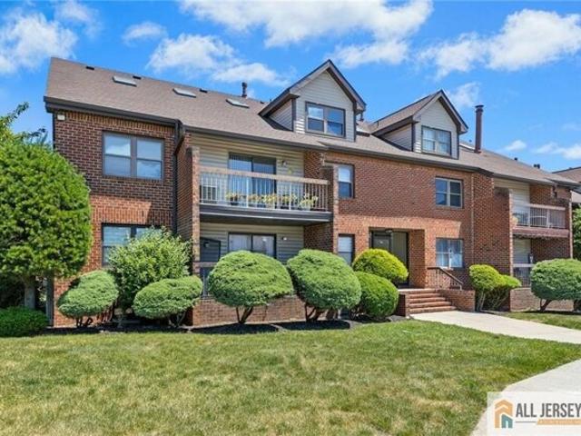 Beverly Hills Ter Unit B, Woodbridge Proper, Condo For Sale