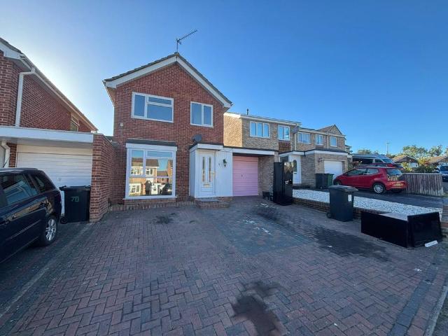Beverley, Toothill, Swindon, SN5 3 bed detached house to rent £1,500 pcm £346 pw