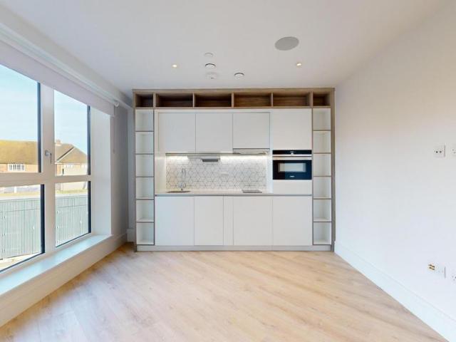 Beverley Way 1 bed flat to rent £1,775 pcm £410 pw