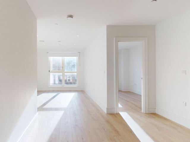 Beverley Way, New Malden SW20, 1 bed flat to rent, £1,815 pcm | PrimeLocation