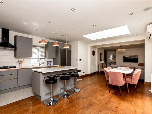 Beverley Way, Raynes Park SW20, 2 bed maisonette to rent, £2,850 pcm | PrimeLocation