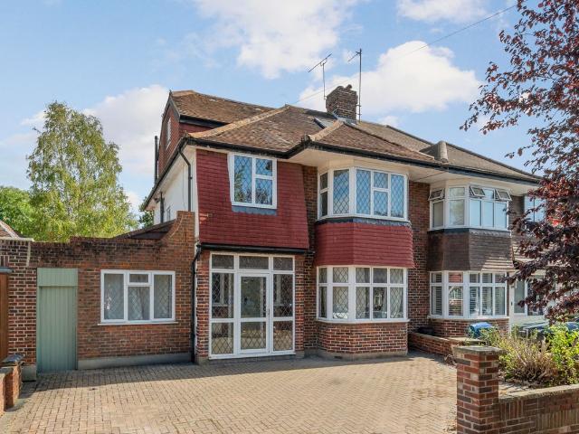 Beverley Avenue, London SW20, 4 bed detached house to rent, £4,600 pcm | PrimeLocation