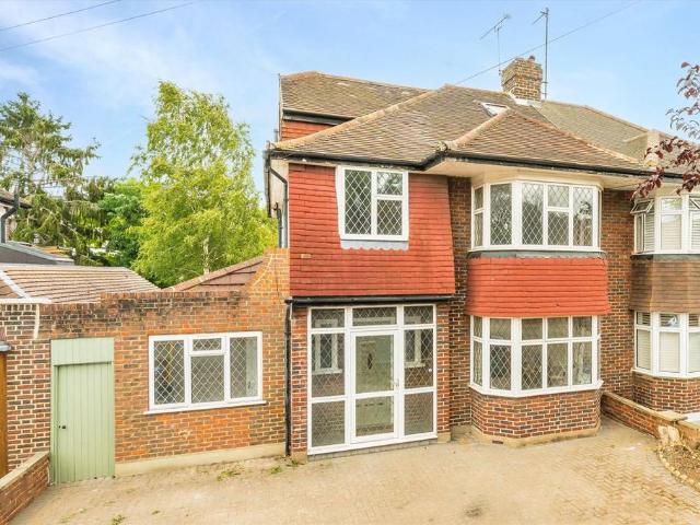 Beverley Avenue, London SW20 4 bed house to rent £4,750 pcm £1,096 pw