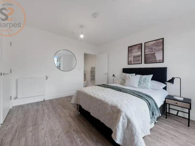 Beverley Court, London SW20, 2 bed flat to rent, £2,200 pcm | PrimeLocation