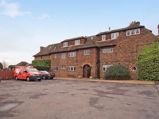 Beverley Close, Quelland Beverley Close KT17, 2 bed flat to rent, £1,800 pcm | PrimeLocation