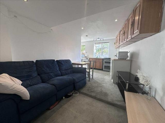 Beverley Gardens, Stanmore, Harrow 1 bed apartment to rent £1,300 pcm £300 pw