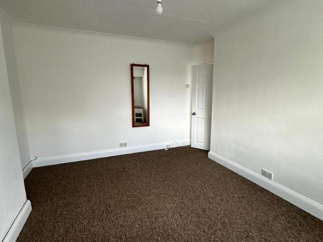 Beverley Gardens 2 bed apartment to rent £1,700 pcm £392 pw