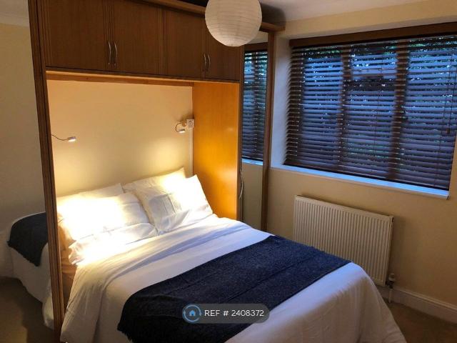 Beverley Gate House, London SW15, 2 bed flat to rent, £2,500 pcm | PrimeLocation