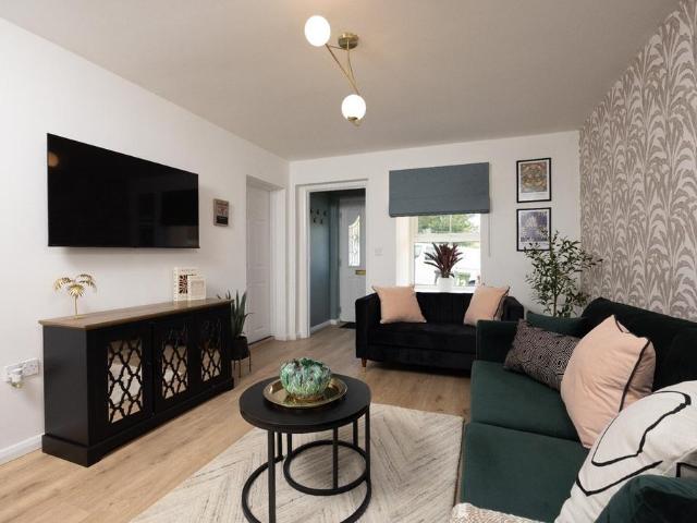 Beverley Rd CR3 3 bed flat to rent £1,775 pcm £410 pw