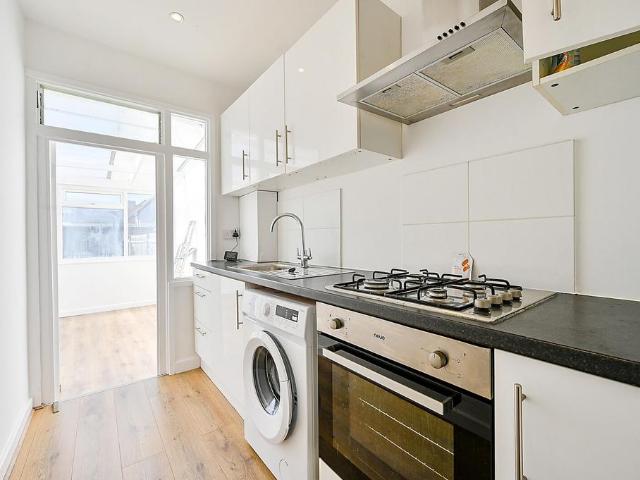 Beverley Road, KT3, New Malden, KT3 4 bed house to rent £2,950 pcm £681 pw