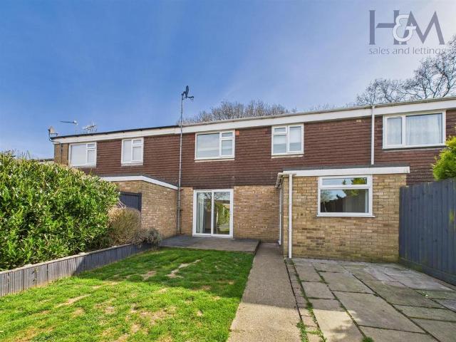 Beverley Road, Stevenage. 3 bed terraced house to rent £1,695 pcm £391 pw